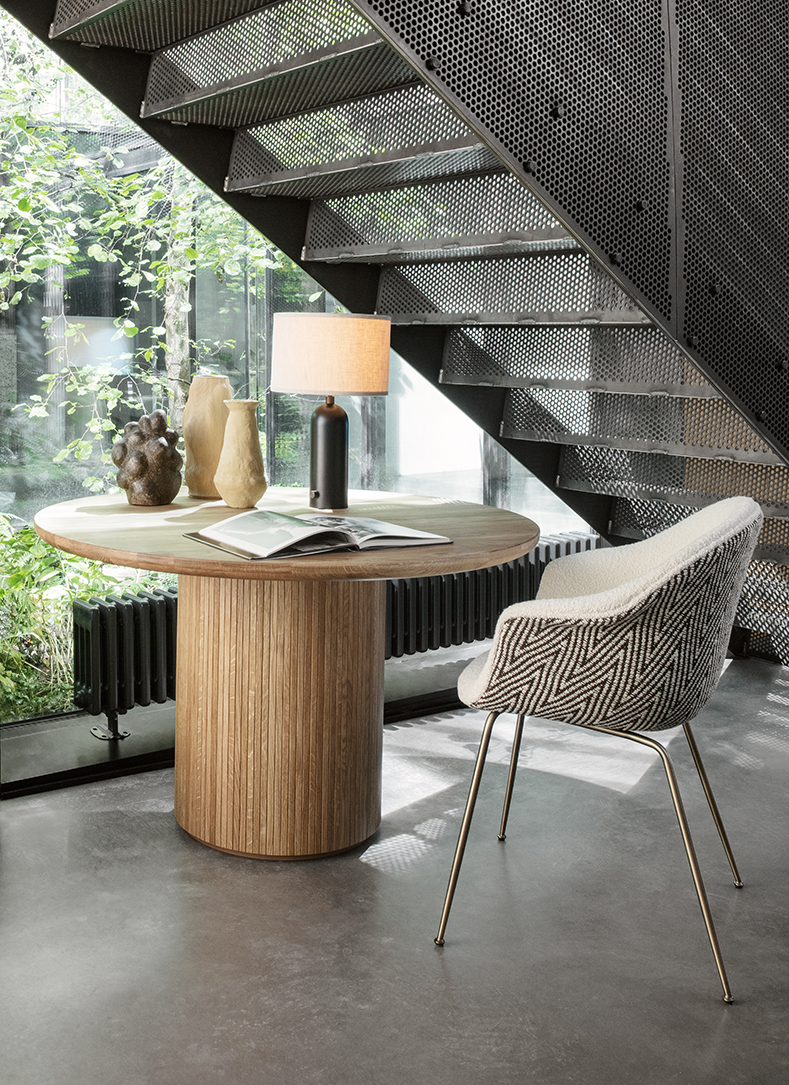 Gravity Table Lamp