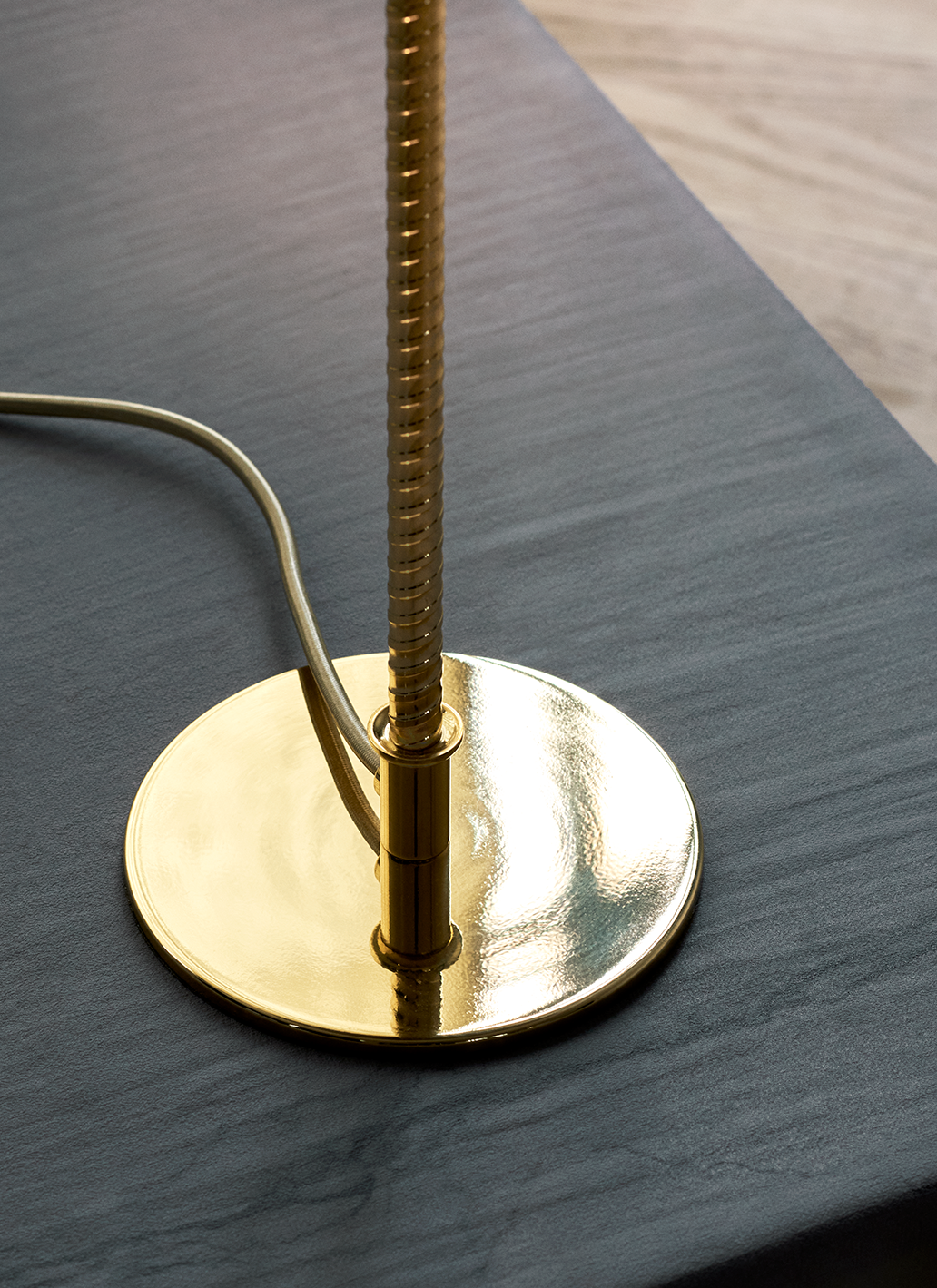 9205 Table Lamp