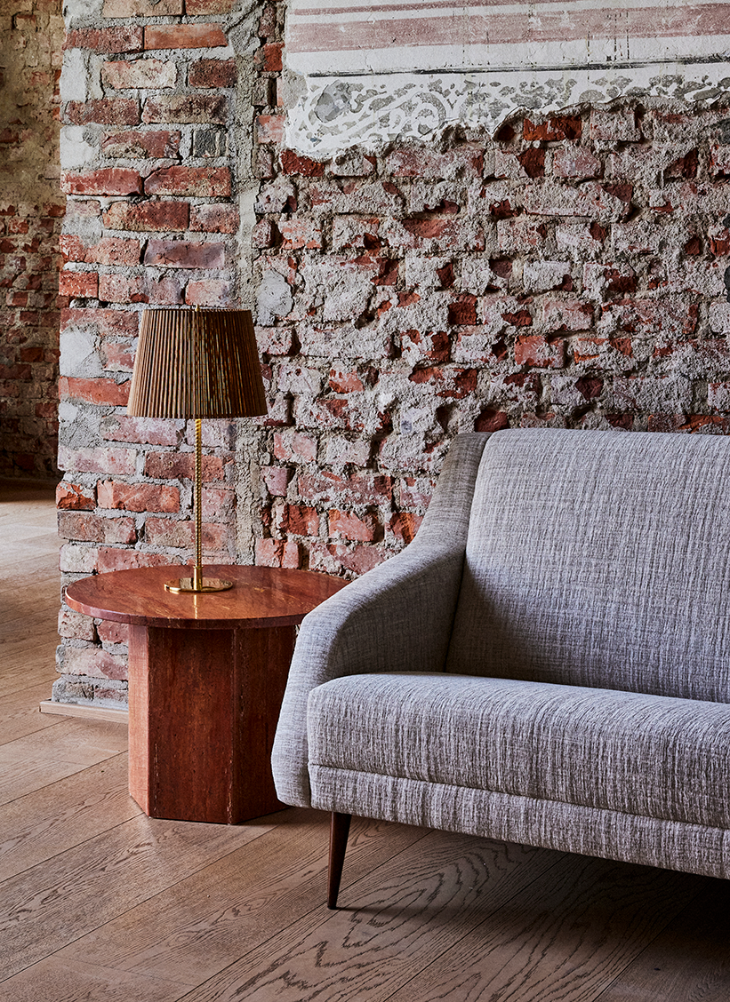 9205 Table Lamp
